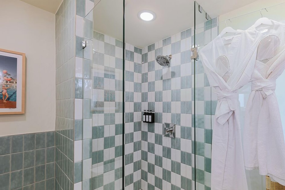 Suite, 1 Bedroom, Patio (Waterfront, King)