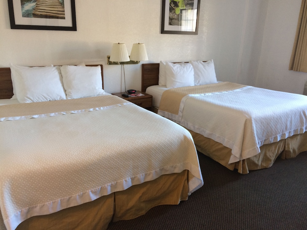 Standard Room, 2 Queen Beds - Photo 2