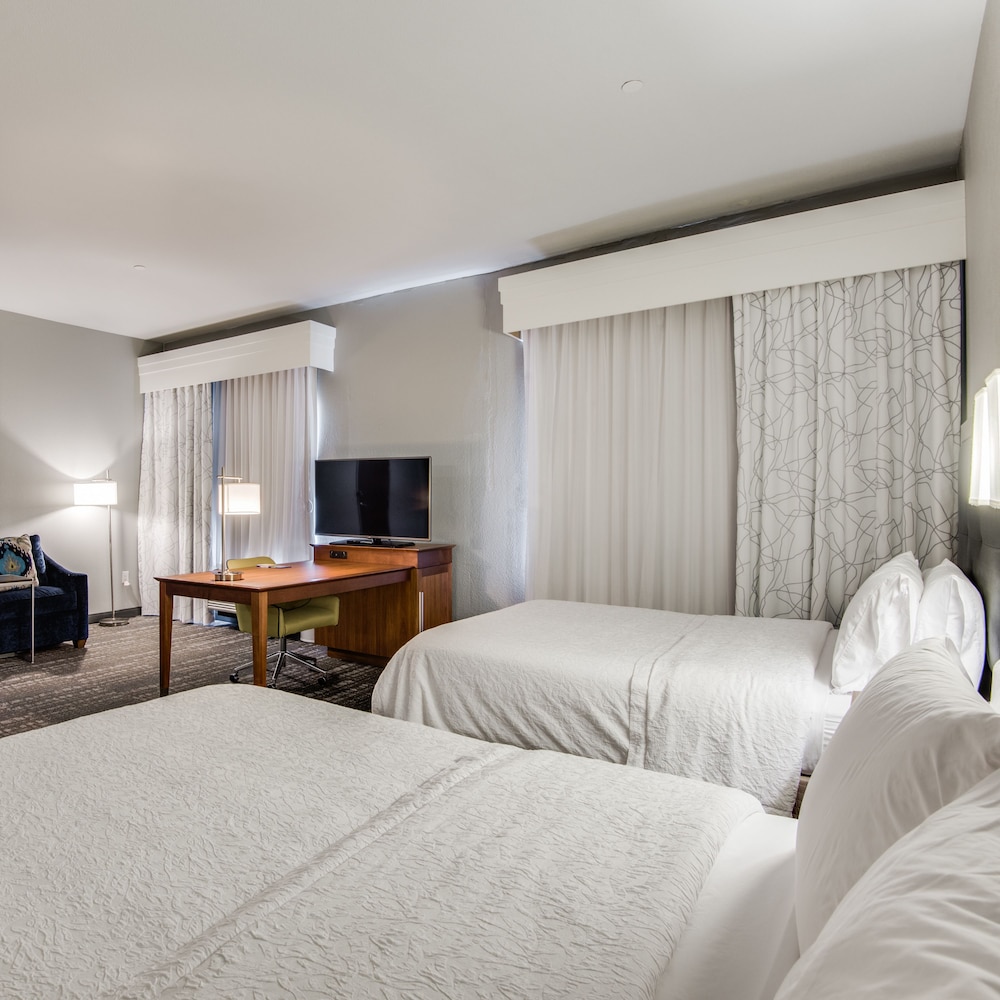 Room, 2 Queen Beds, Accessible, Bathtub photo 3