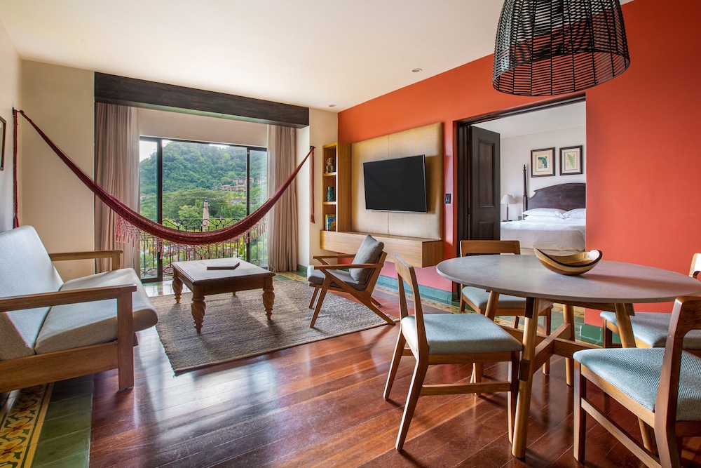 Suite, 1 Bedroom (Ocean View) - Photo 2
