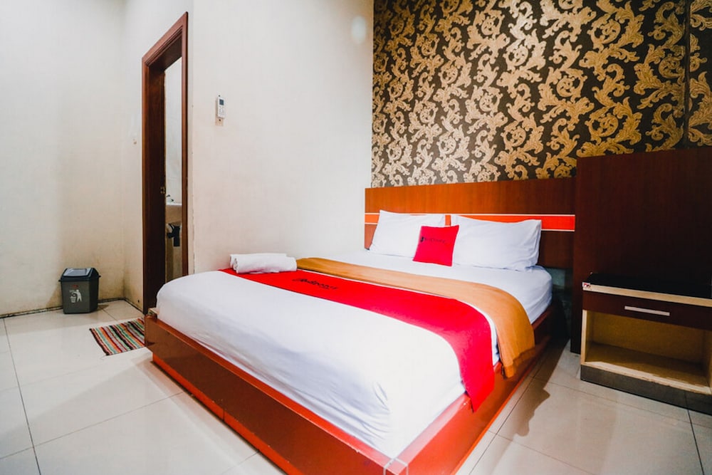 Deluxe Room (Reddoorz)