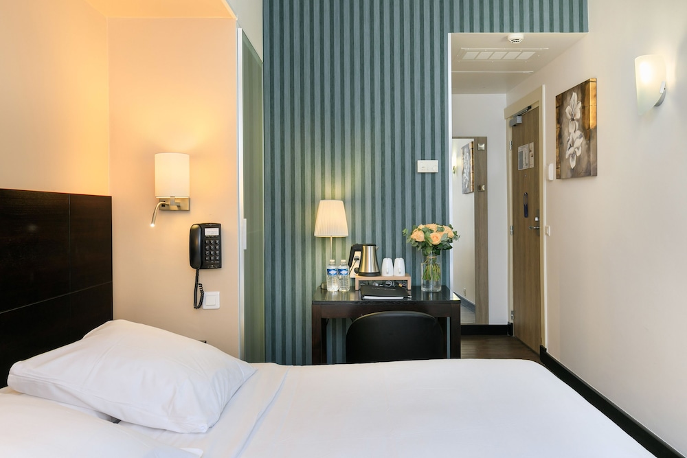 Classic Single Room, 1 Queen Bed thumbnail 5