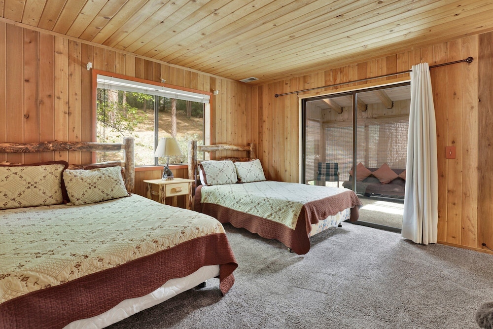 House, Multiple Beds, Hot Tub (1454) photo 2
