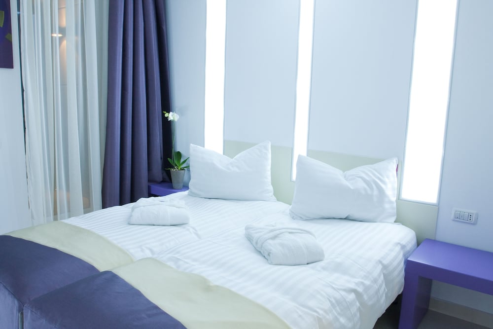 Deluxe Room - Photo 4