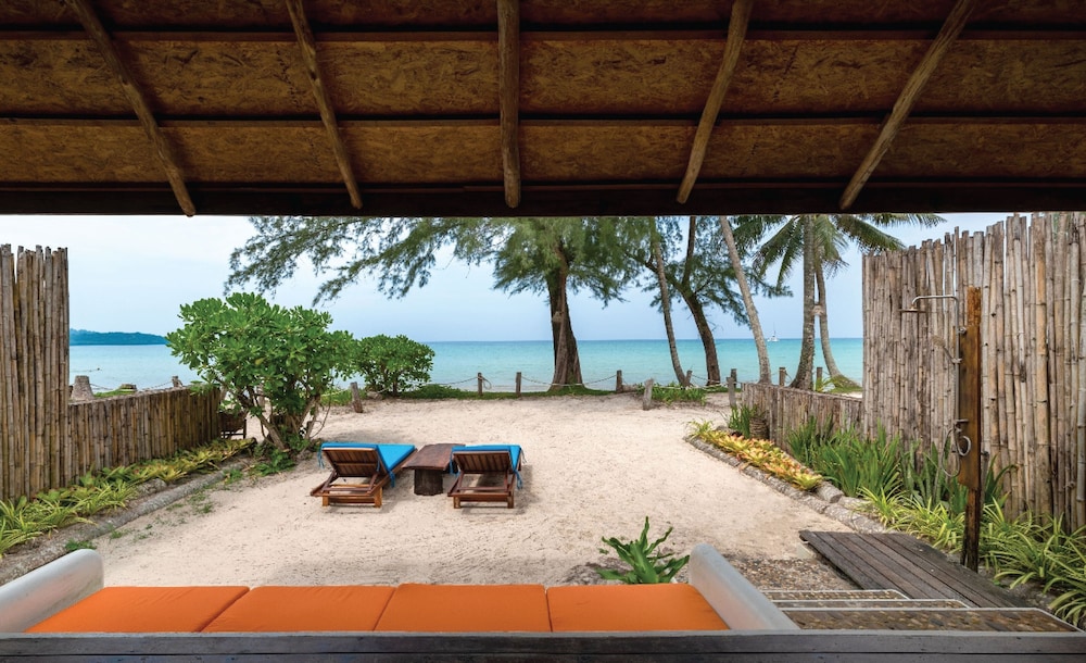 Beach Front  Villa photo 3