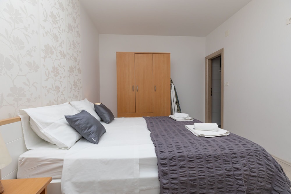 Apartment (A7)