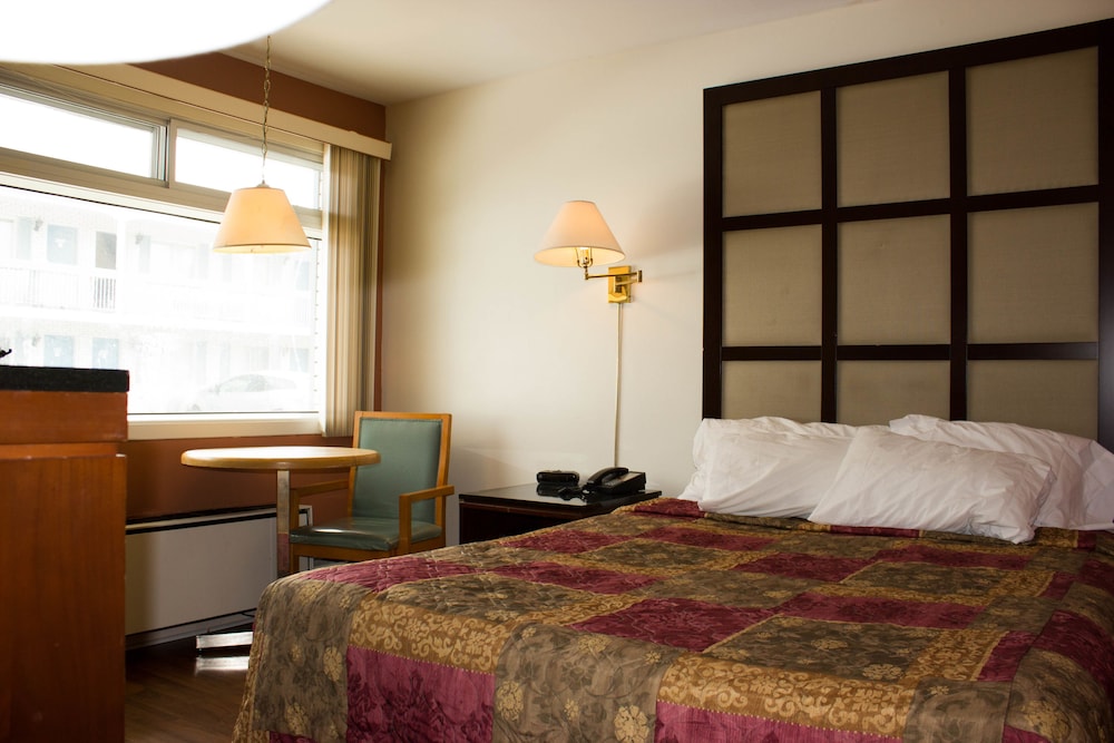 Standard Room, 1 Queen Bed, Non Smoking photo 2