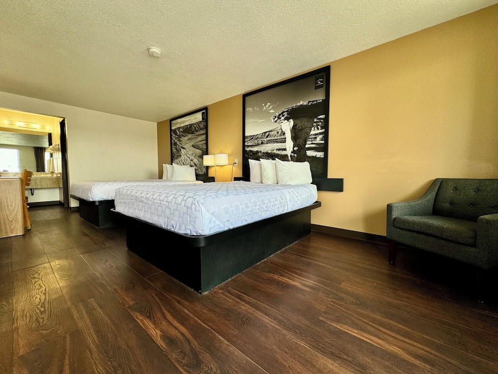 Standard Room, 2 Queen Beds, Non Smoking photo 3