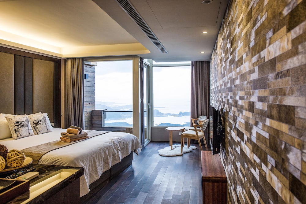 Design Double Room, 1 King Bed, Balcony, Ocean View photo 1