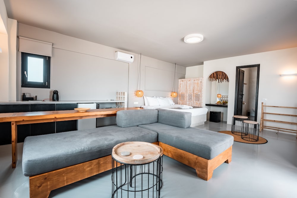 Superior Horizon Suite - Photo 1