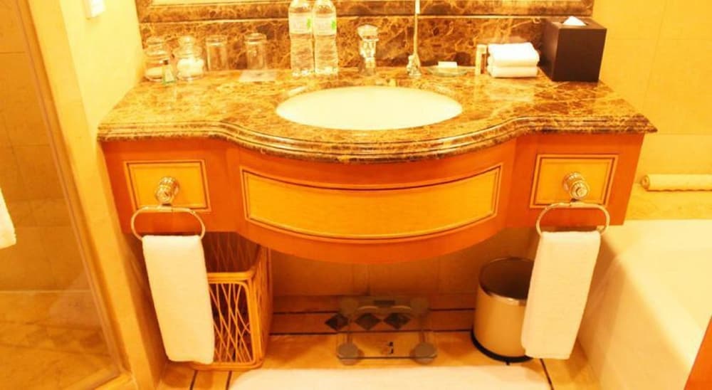 Business Suite - Photo 10