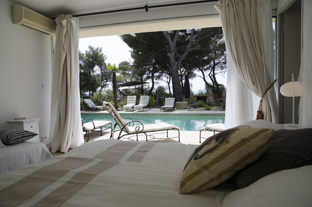 House, Poolside photo 2