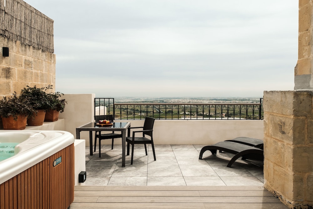 Executive Suite, Terrace (Jacuzzi) - Photo 7
