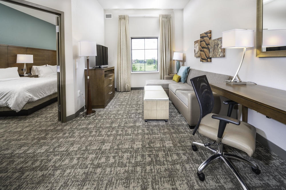 Suite, 1 Bedroom, Kitchen - Photo 4