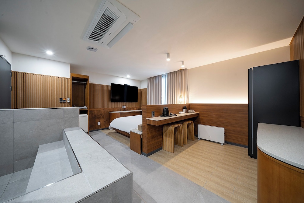 Premium Room - Photo 7