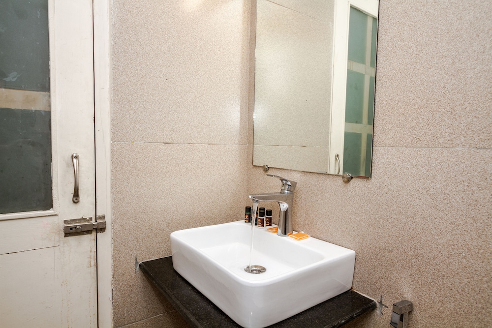 Basic Double Room, 1 King Bed, Mountain View - Photo 2