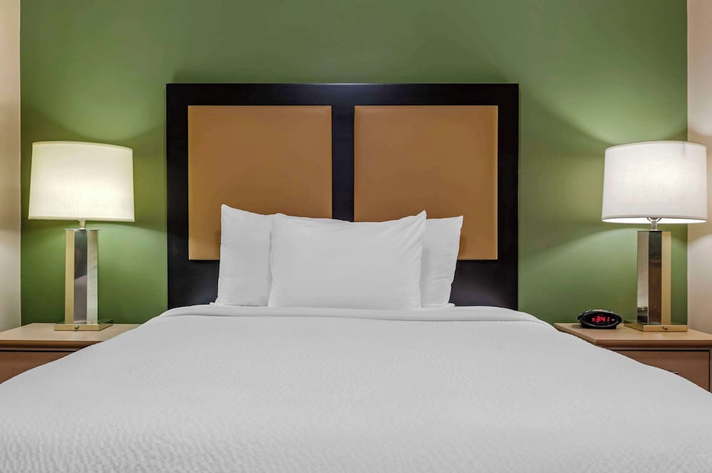 Efficiency 1 Queen Bed with Sofabed