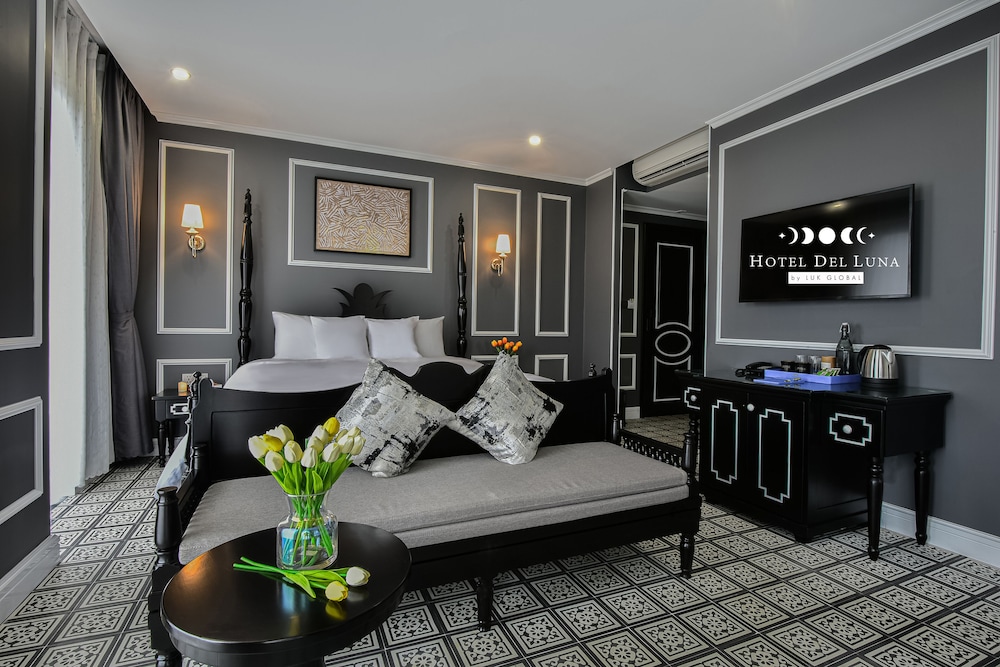 Junior Suite with Balcony - Photo 4