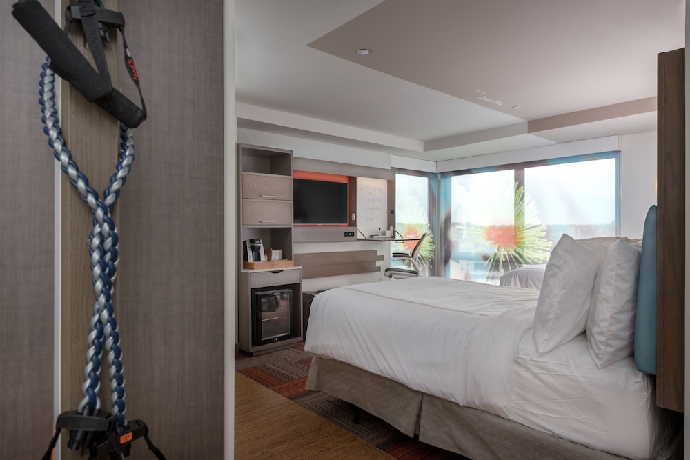 Standard Room, 2 Double Beds, Mobility Accessible (Mobility, Roll-In Shower) photo 1