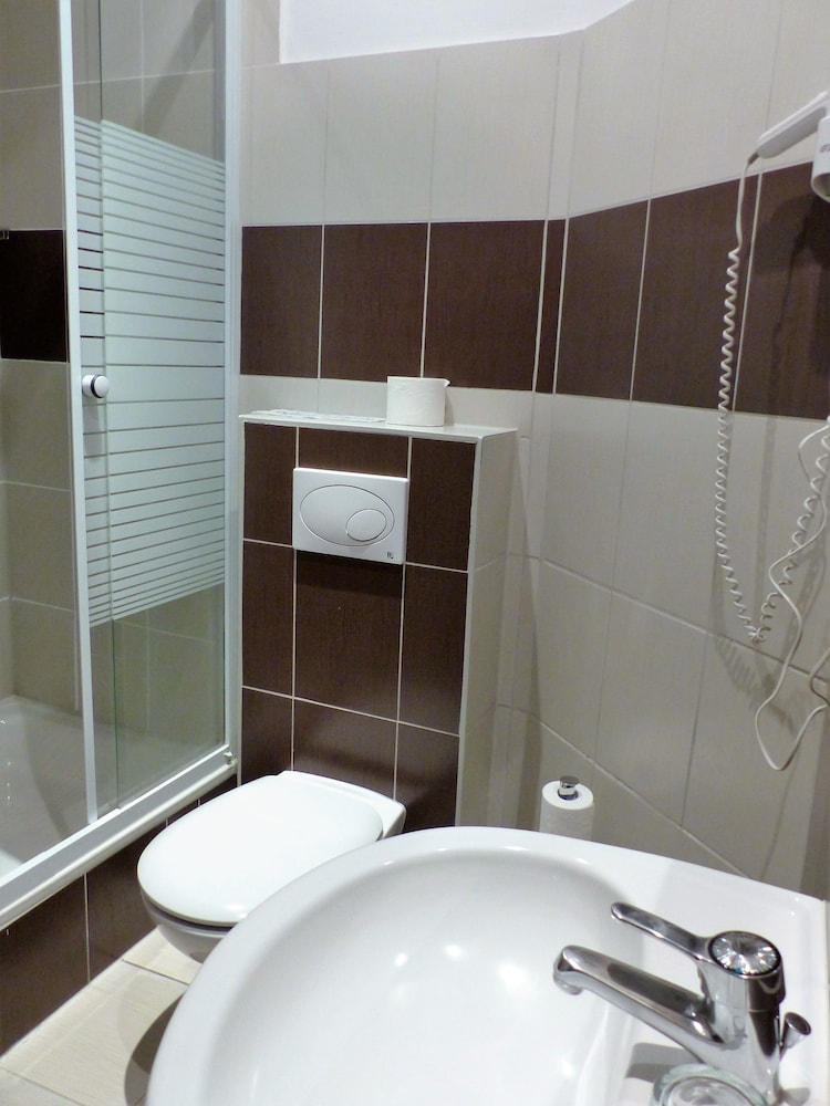 Quadruple Room, Private Bathroom photo 2