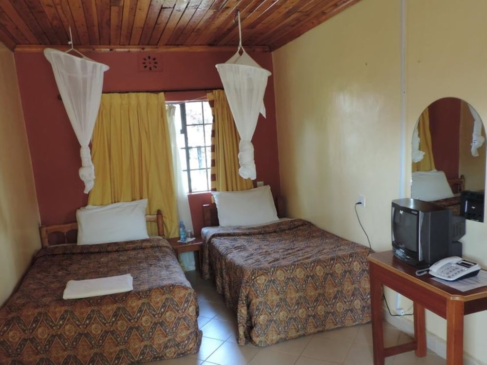 Twin Room (Economy) photo 1