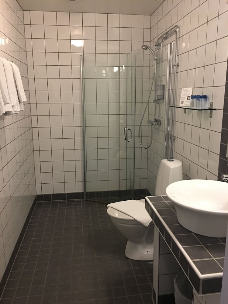 Standard Triple Room, Multiple Beds, Non Smoking photo 3