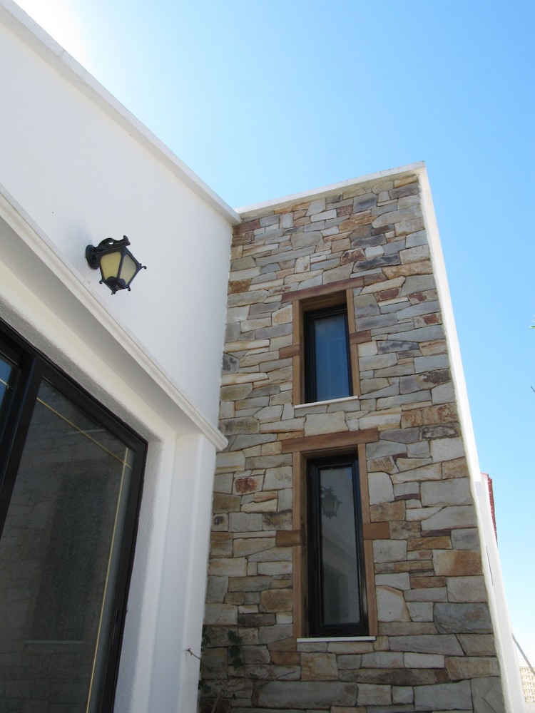 Traditional Duplex, 2 Bedrooms, Balcony photo 3