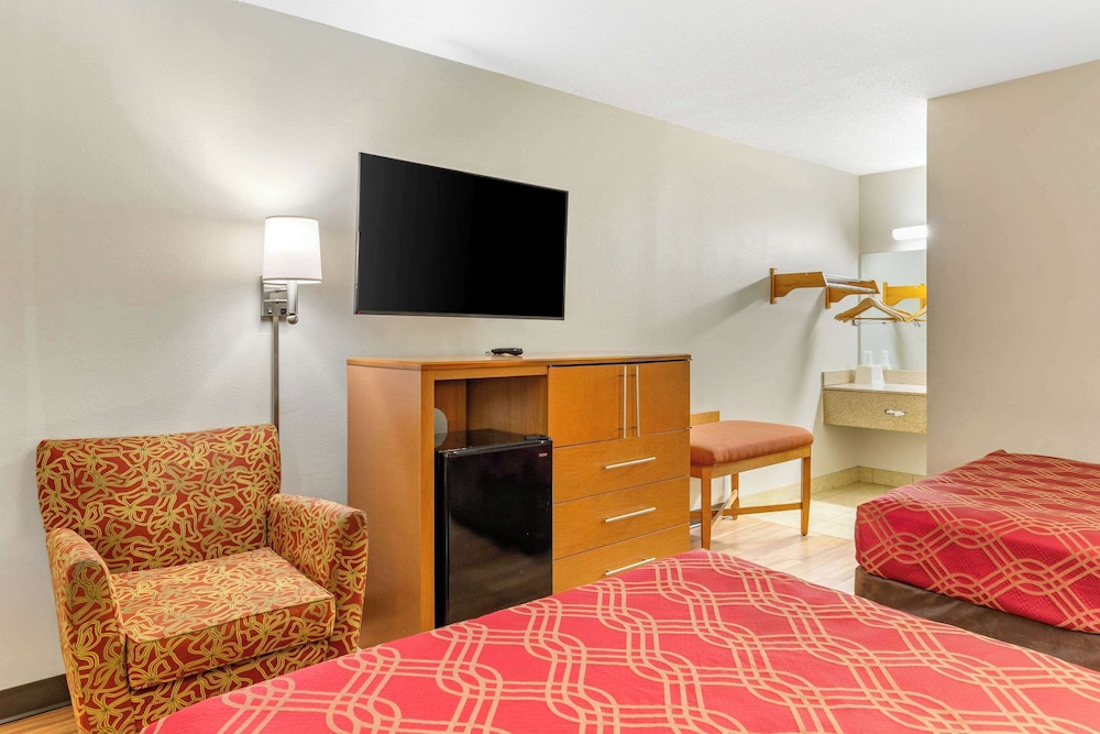 Standard Double Room, 2 Double Beds, Smoking - Photo 4