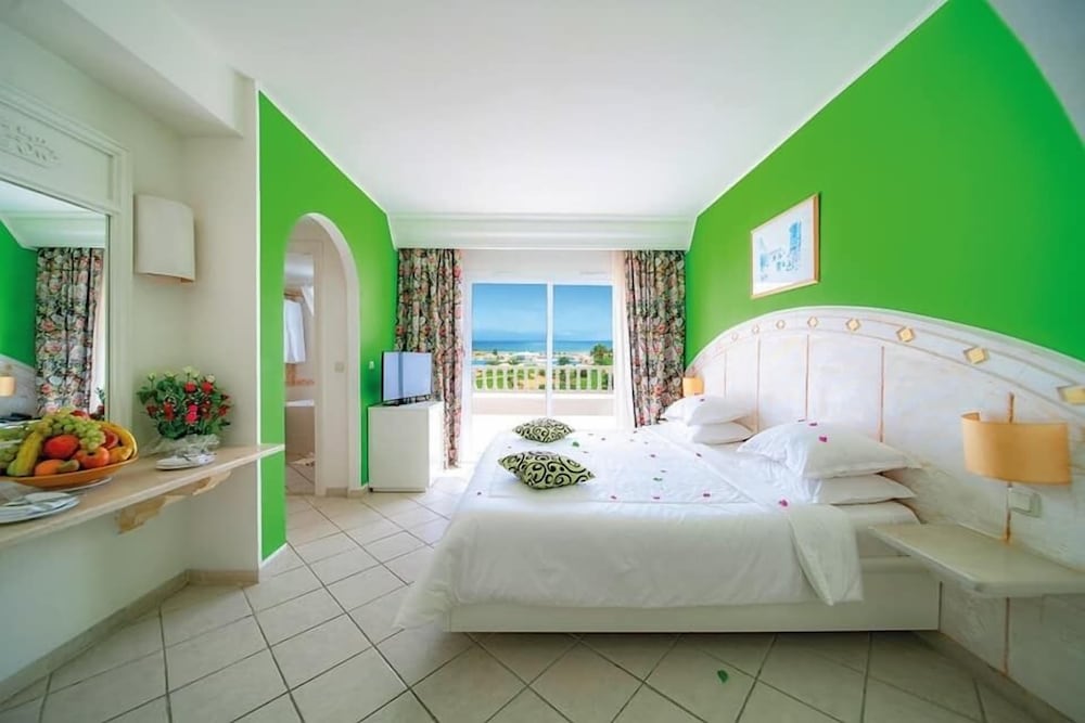 Superior Double or Twin Room, 1 King Bed, Sea View photo 2