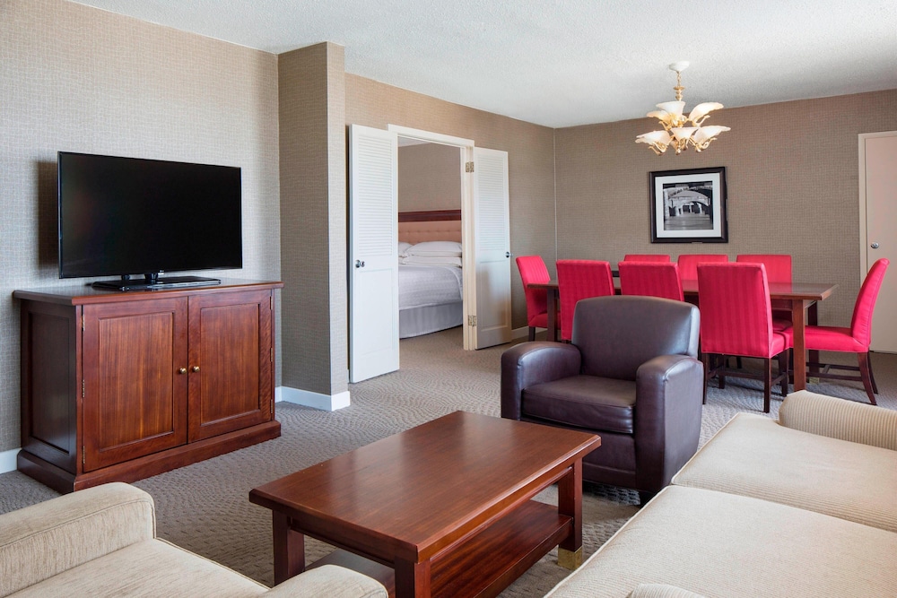 Suite, 1 King Bed with Sofa bed - Photo 1