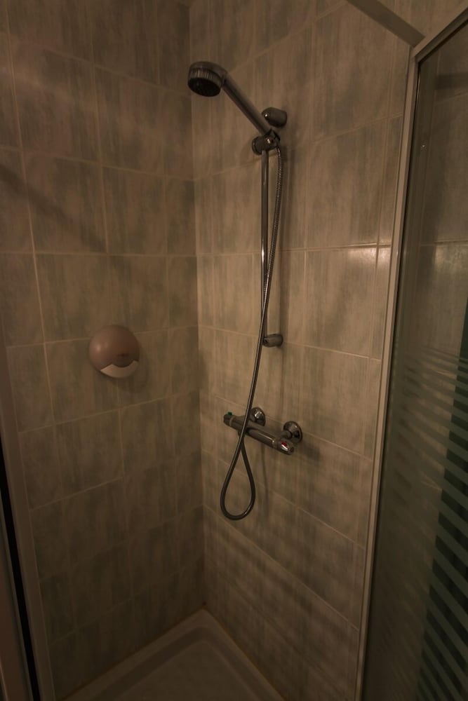Standard Triple Room - Photo 4