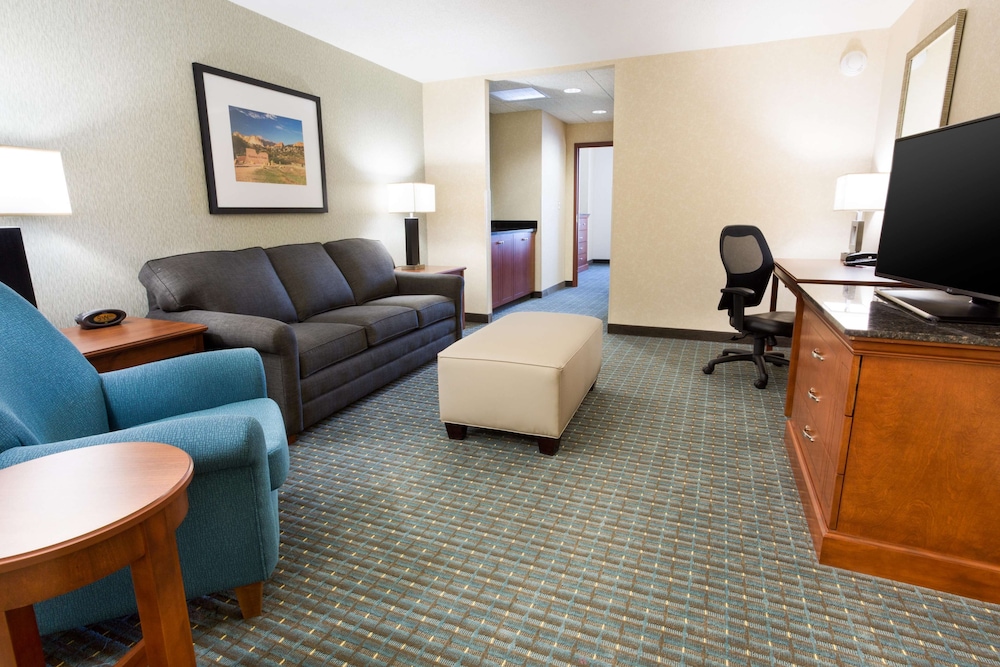 Suite, Multiple Beds, Refrigerator & Microwave (Sofabed, 2 Rooms, Hearing, Tub)