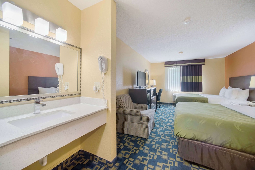 Suite, Non Smoking (2 Queen Beds, Upgrade)