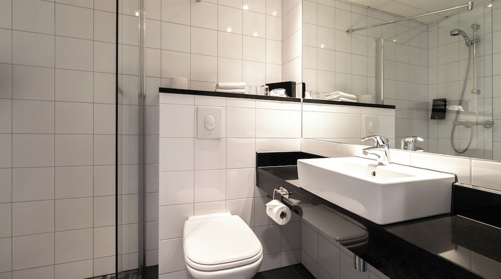 Twin Room (Accesible) - Photo 12