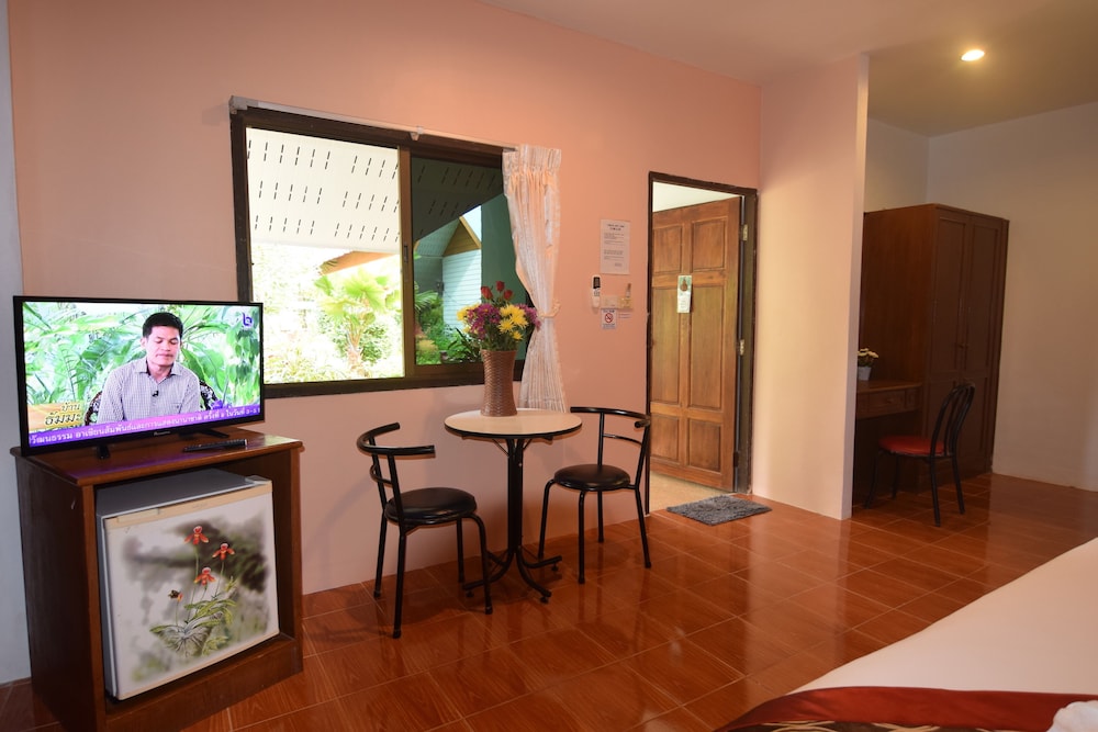Superior Bungalow, 1 King Bed photo 3