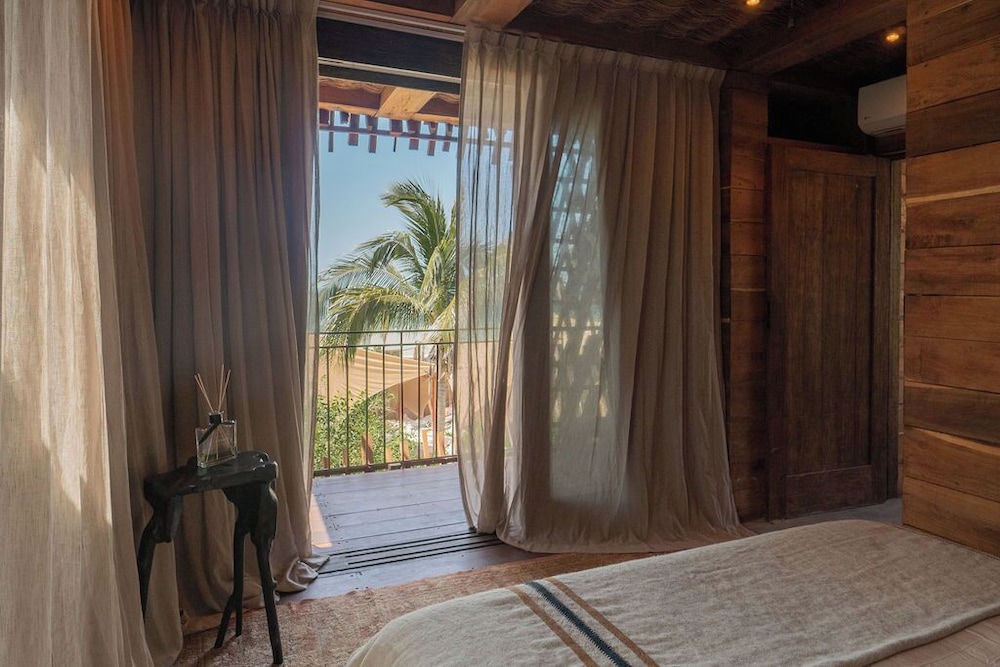 Tree House, Beachfront - Photo 3