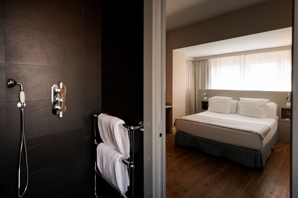 Deluxe Double or Twin Room - Photo 2