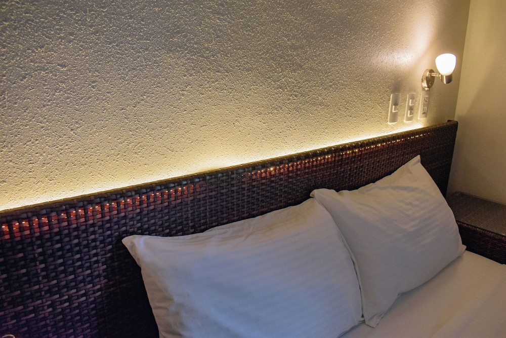 Premiere Deluxe (Double Room with Bath Tub) photo 2