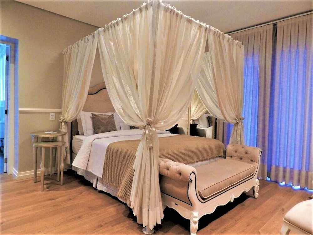 Romantic Studio Suite, City View