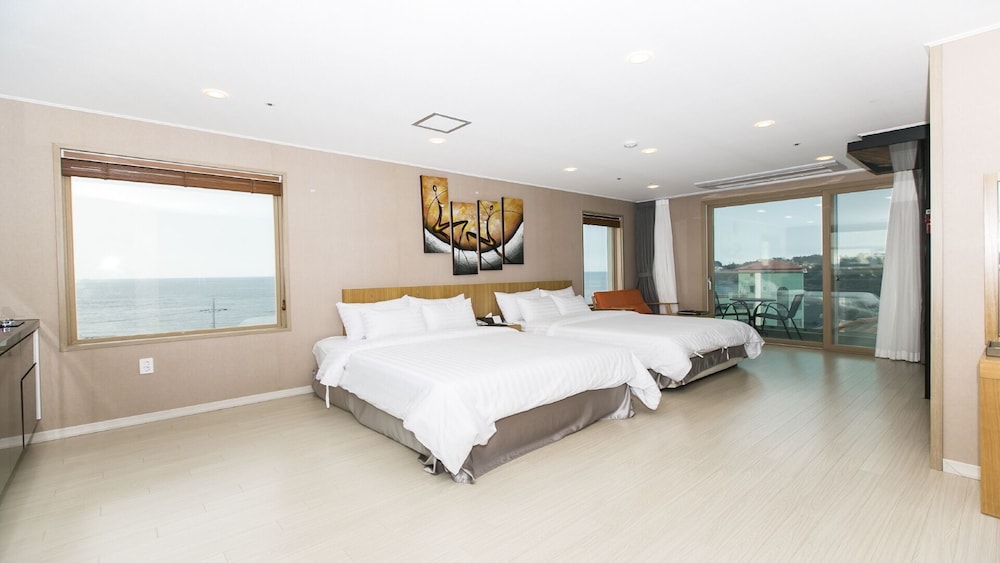 Deluxe Twin Room photo 2