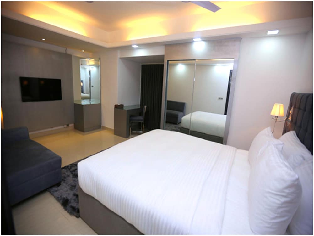Premier Suite, 1 Bedroom, City View photo 3