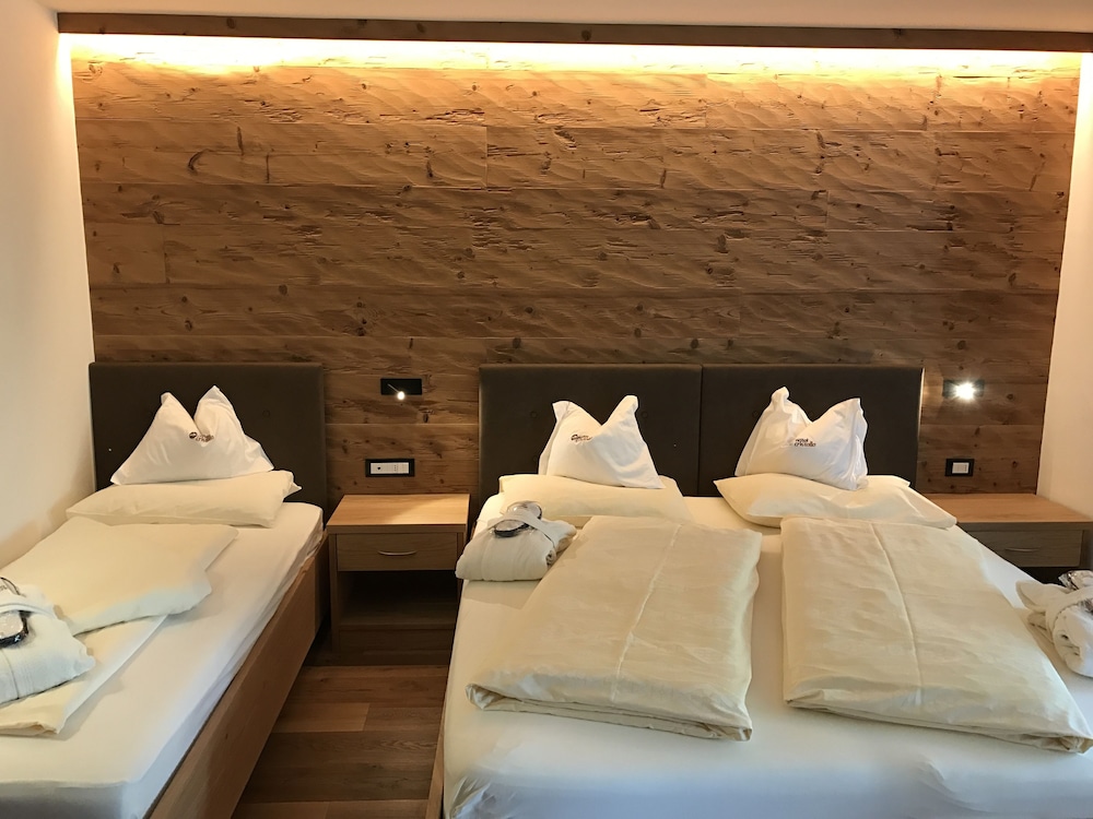 Standard Triple Room photo 3