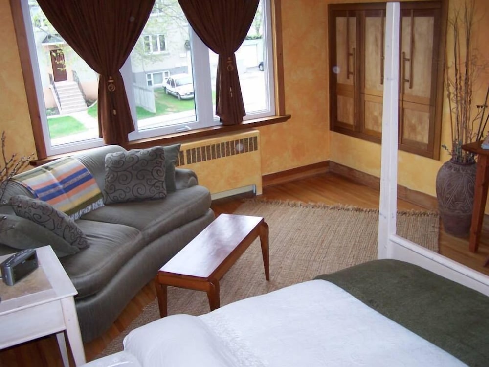 Room, 1 King Bed (Verra) photo 1