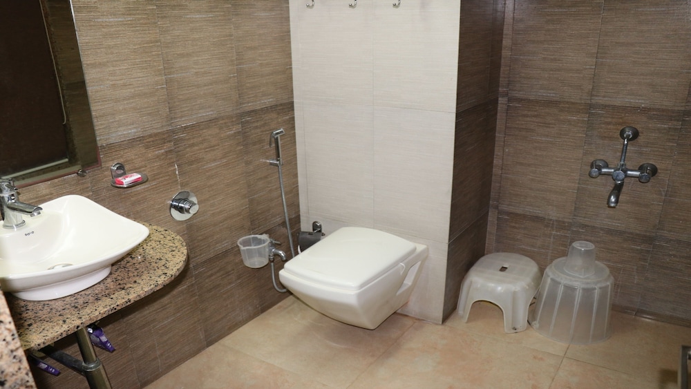 Family Suite, 1 King Bed, Hill View, Garden Area photo 2