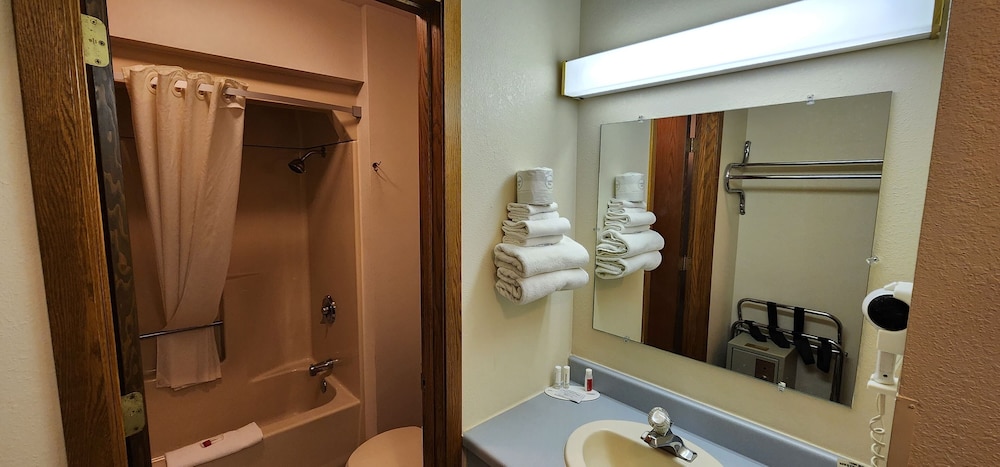 Deluxe Room, 1 King Bed, Non Smoking - Photo 5