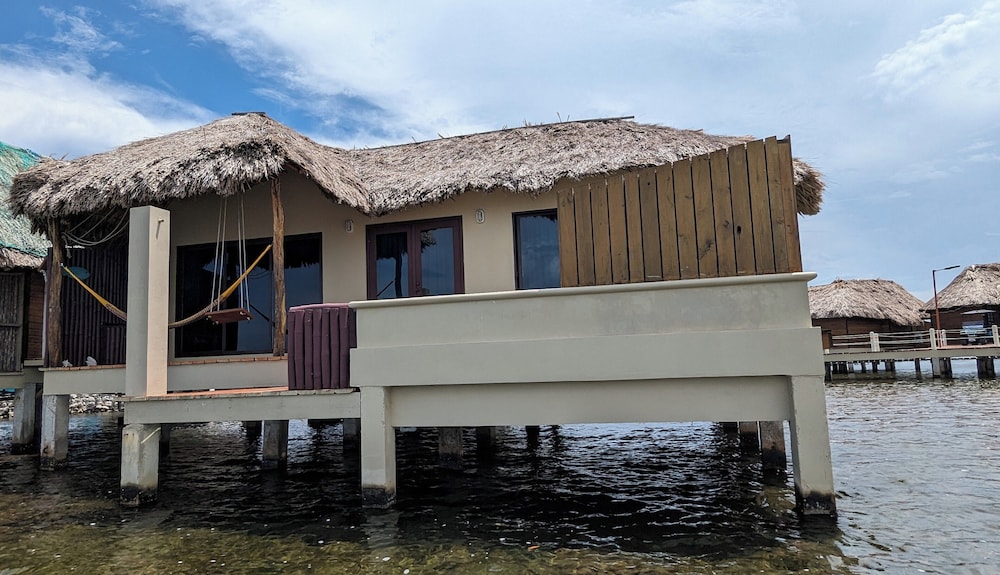 Honeymoon Bungalow, 1 King Bed, Private Pool, Ocean View photo 1
