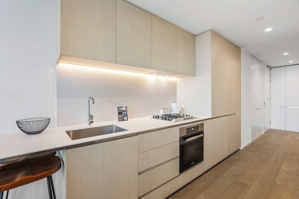 One Bedroom Apartment - Sky High - Photo 4