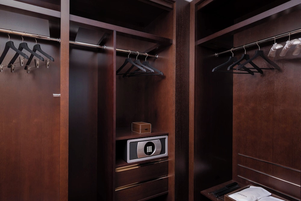 Suite, 1 Bedroom photo 2