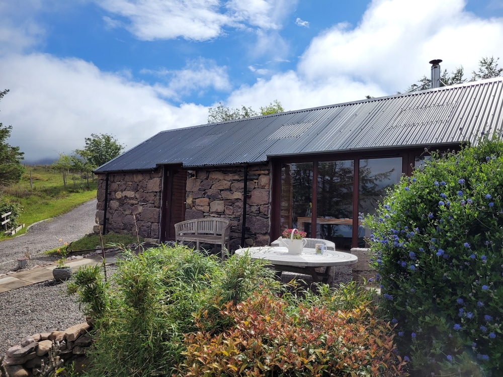Romantic Cottage (Rustic Barn) photo 1