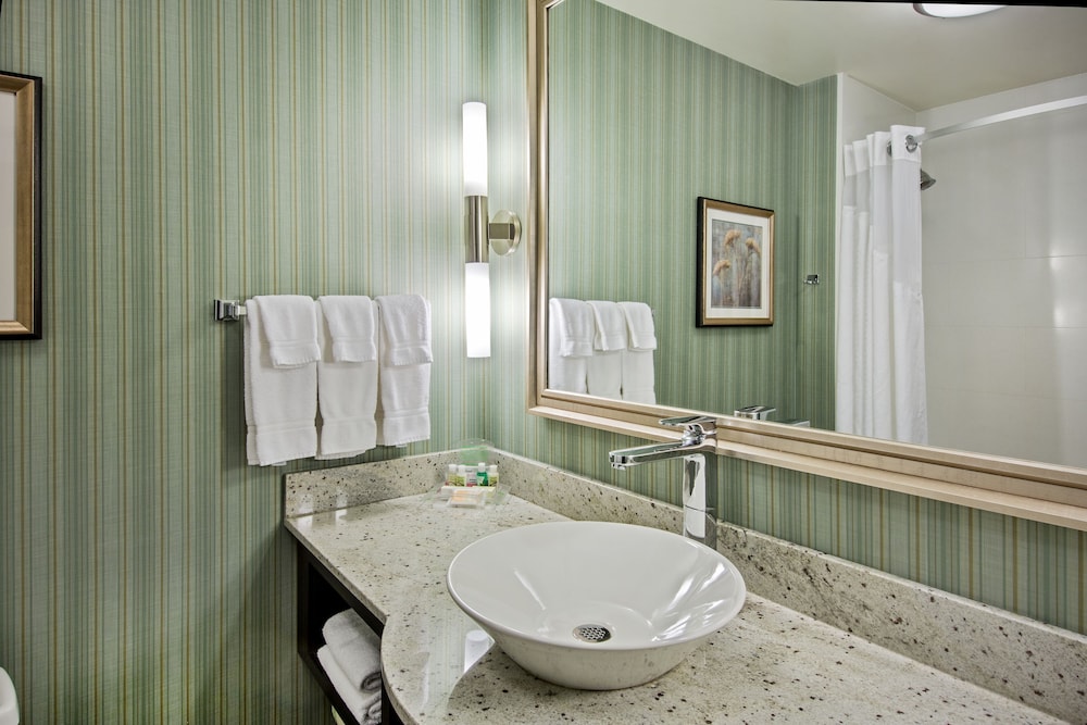 Family Suite, 2 Queen Beds - Photo 6